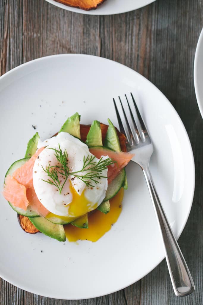 http://thelittlefitpuppydoc.com/wp-content/uploads/2019/01/sweet-potato-toast-with-avocado-cucumber-smoked-salmon-and-poached-egg-21-683x1024.jpg