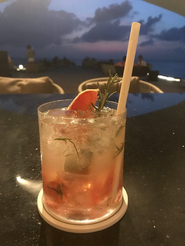 cocktail, maldives st regis, whale bar, gin